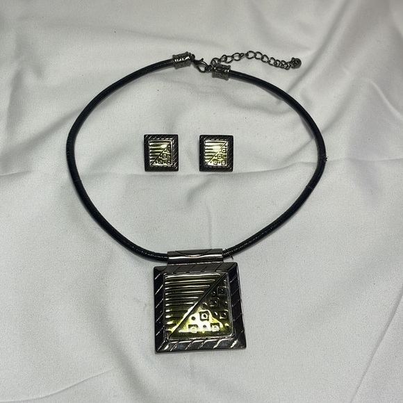 Aztec Pendant Choker and Earrings Jewelry Set - Picture 4 of 4